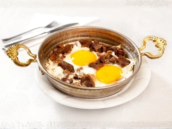 Kavurmalı yumurta