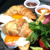 Yumurtalı kruvasan