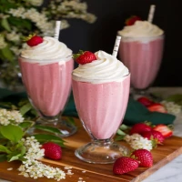Çilekli milkshake